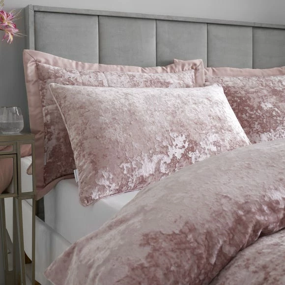 Coupon 😉 Catherine Lansfield Catherine Lansfield Blush Crushed Velvet Duvet Cover and Pillowcase Set 👏 - Image 2