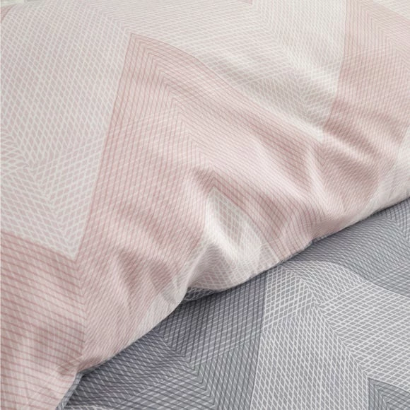 Budget 🎉 Catherine Lansfield Catherine Lansfield Chevron Geo Pink and Grey Duvet Cover and Pillowcase Set Twin Pack 💯 - Image 3