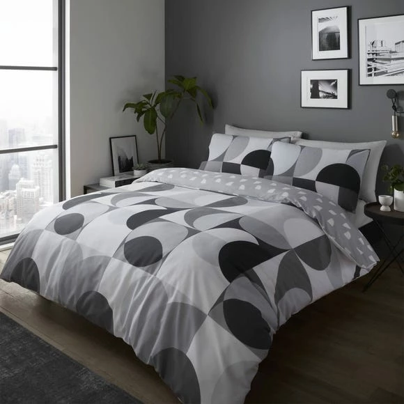 Brand new 😀 Catherine Lansfield Catherine Lansfield Sirkel Geo Monochrome Duvet Cover and Pillowcase Set 🎉